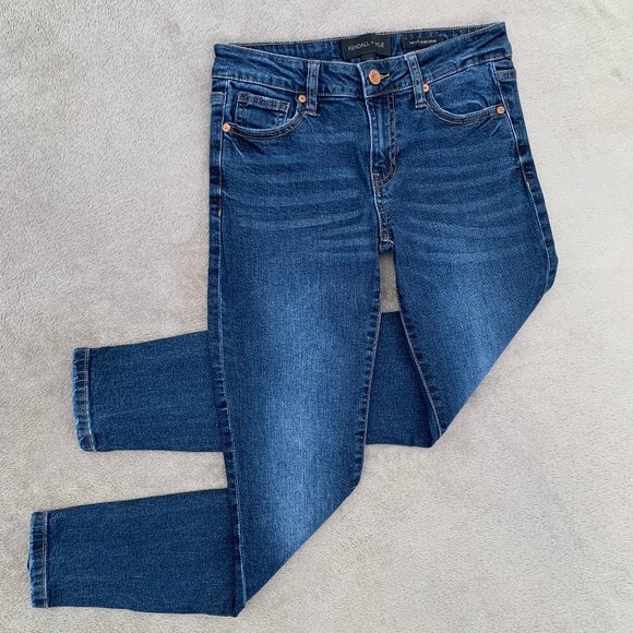 Kendall & Kylie Denim - Kendall & Kylie Ultra Babe Skinny Mid Rise Jeans Sz25